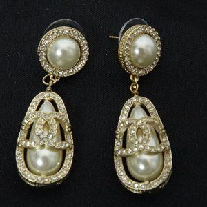 New Authentic Chanel CC Logo Faux Pearls Textured Crystal Earrings Italy